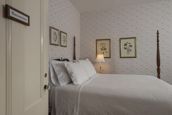 Room 28 of 69