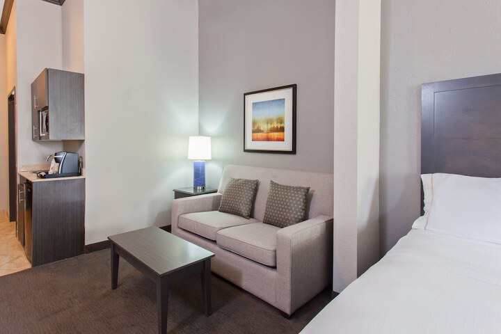 Room 9 of 28