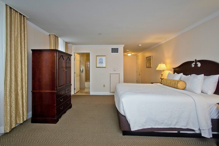 Room 25 of 47