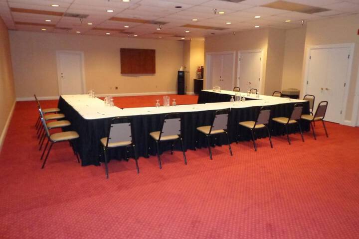 Euro Suites Hotel