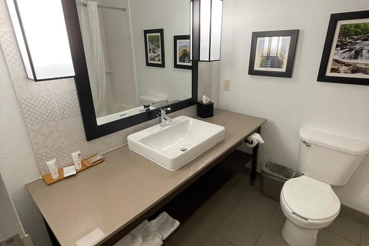Room 8 of 12