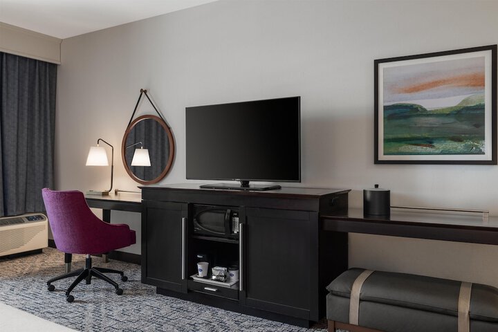 Hampton Inn & Suites Roanoke-Downtown