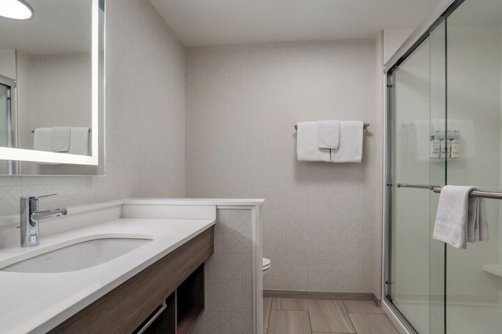 Holiday Inn Express & Suites Linden – Newark South by IHG