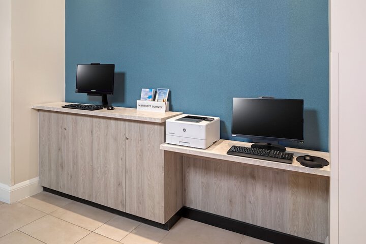 Business Center 52 of 54