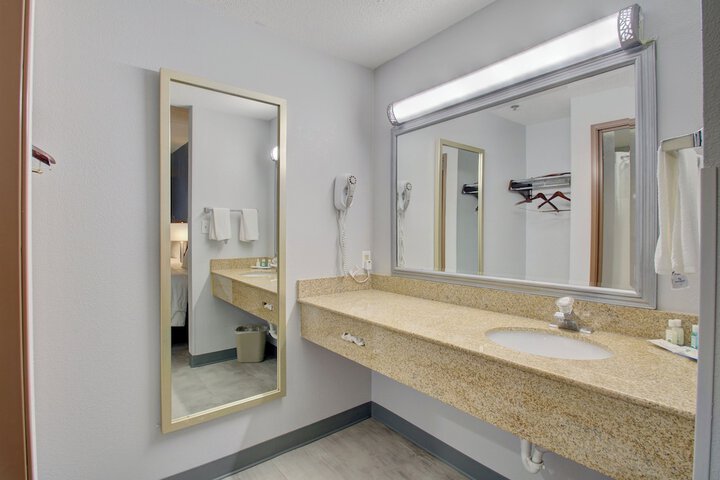 Quality Inn & Suites CVG Airport
