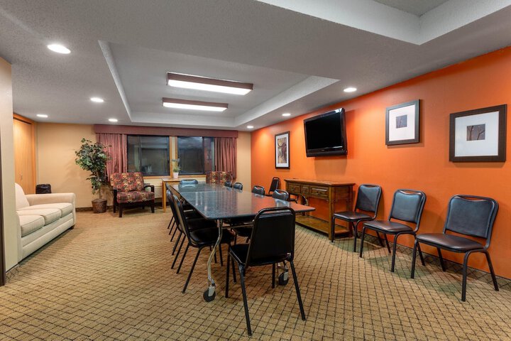AmericInn by Wyndham Hartford WI