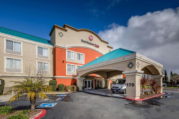 Best Western Plus Airport Inn Suites