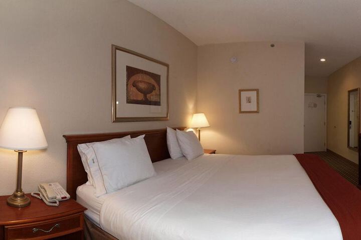 Room 8 of 19