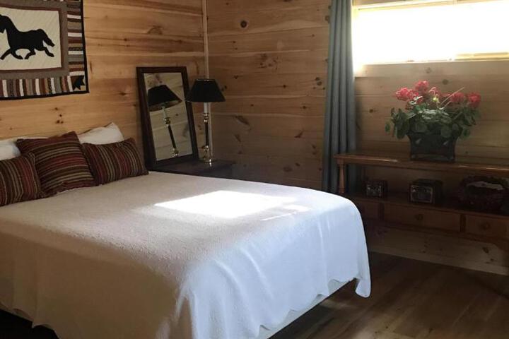 Moore Road Cabin 1 Pet Friendly