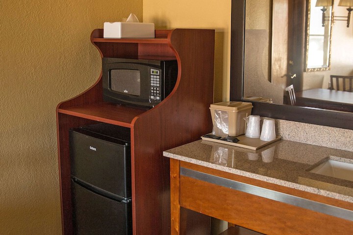 Room 10 of 28