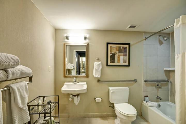 DoubleTree by Hilton Downtown Wilmington - Legal District