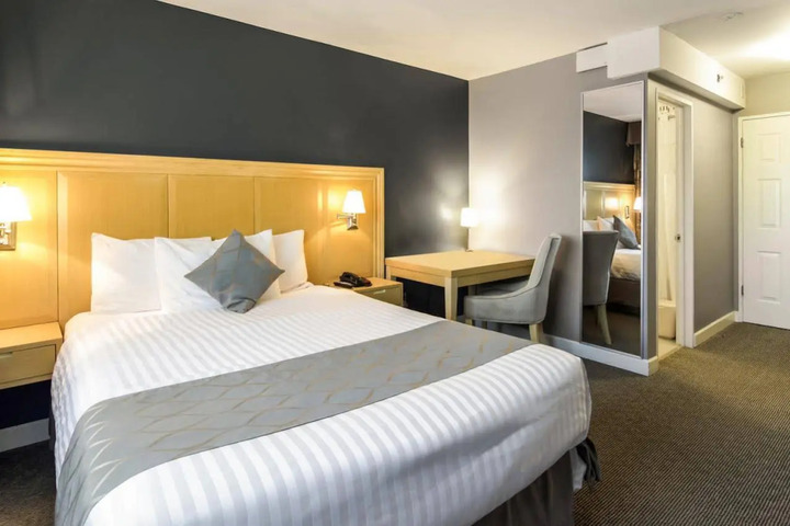 RED LION INN & SUITES ABBOTSFORD