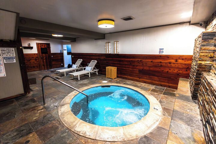 The Mammoth Creek Inn