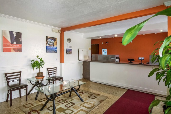 Motel 6 Rossford OH