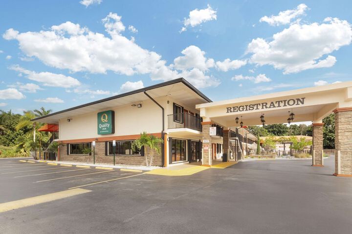 Hotel 4 of 81