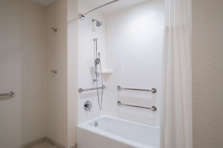 Room 15 of 38
