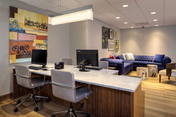 Business Center 83 of 84
