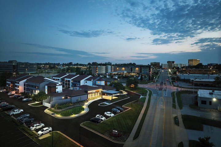 Courtyard by Marriott St. Louis Westport Plaza