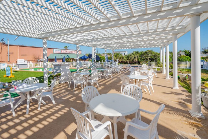 Gaidos Seaside Inn