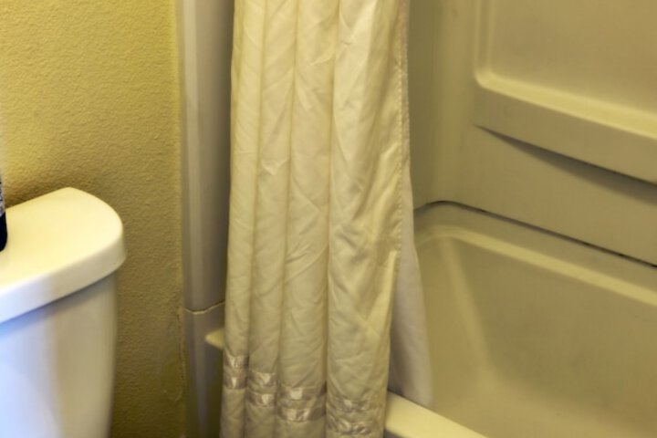 Room 21 of 32
