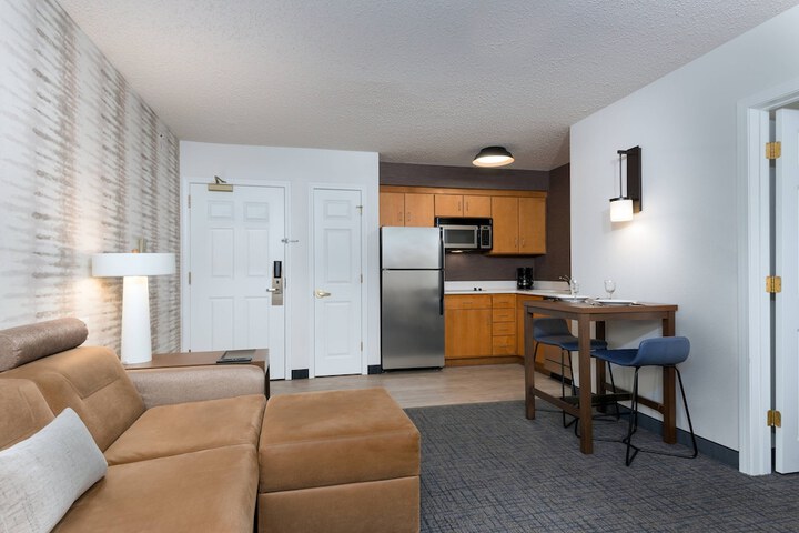 Room 28 of 39