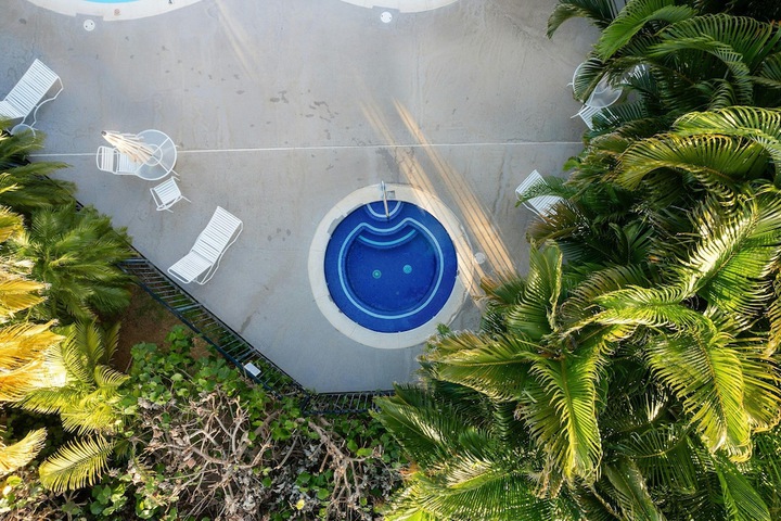 Plantation Hale Suites