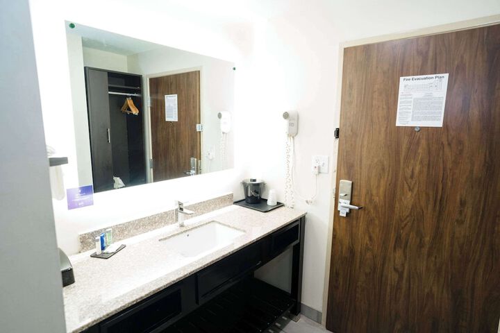 Room 55 of 142