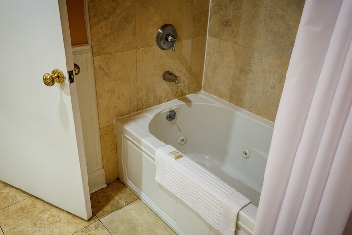 Hot Tub 138 of 141