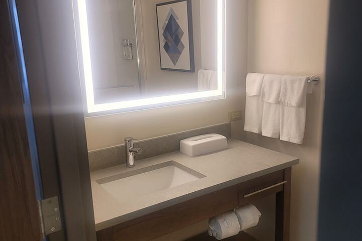 Room 32 of 48