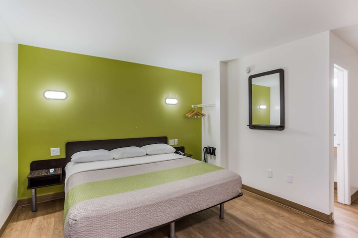 Room 10 of 37