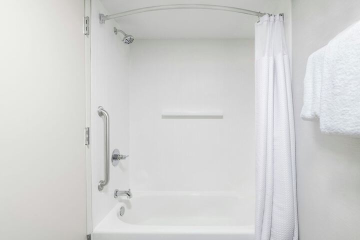 Courtyard by Marriott Cleveland Airport South