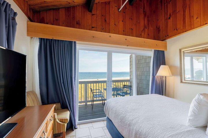 Waves Oceanfront Resort