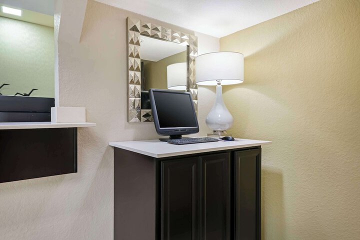 Business Center 29 of 30