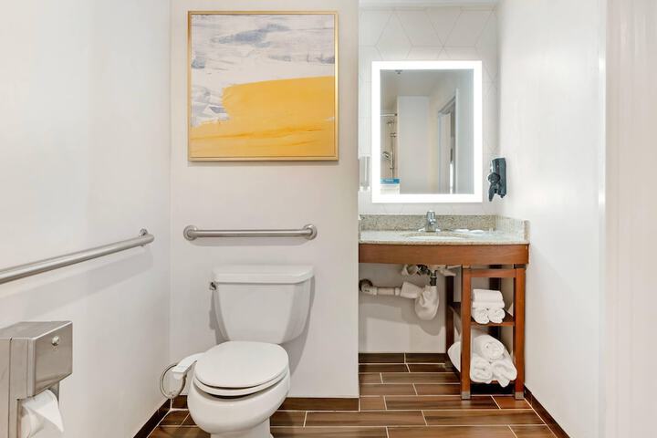 Comfort Suites East Brunswick - South River