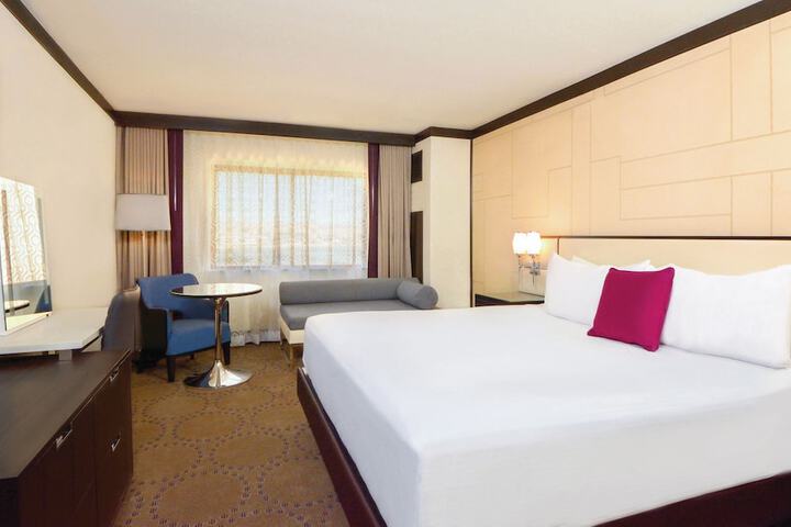 Room 33 of 110
