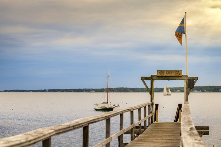 Spruce Point Inn
