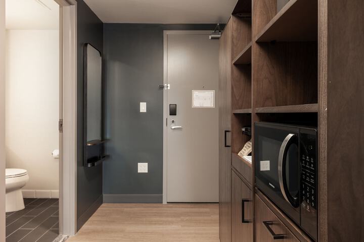 Room 25 of 136