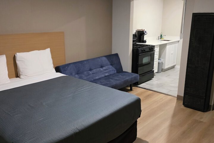 Parkway Motel & European Lodges