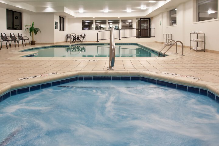 Holiday Inn Express Grove City by IHG