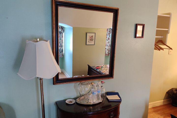 Room 40 of 184