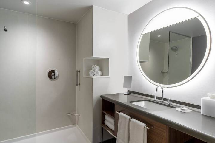 Courtyard by Marriott Iowa City University Heights