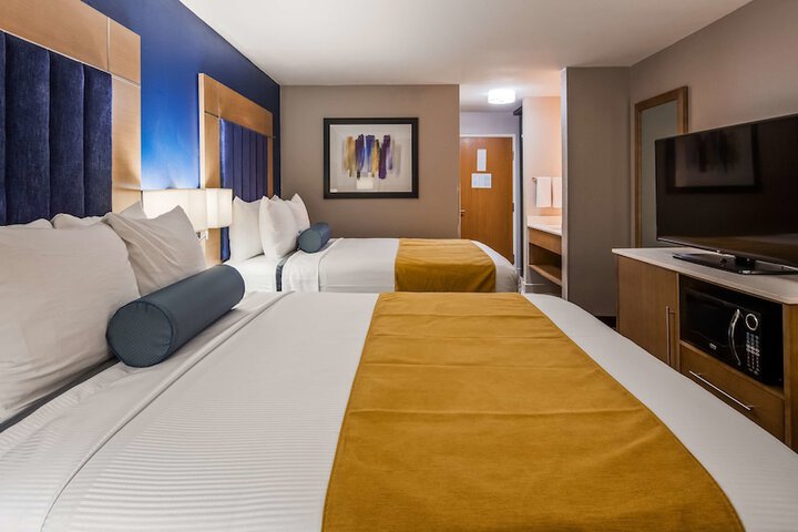 Room 10 of 42