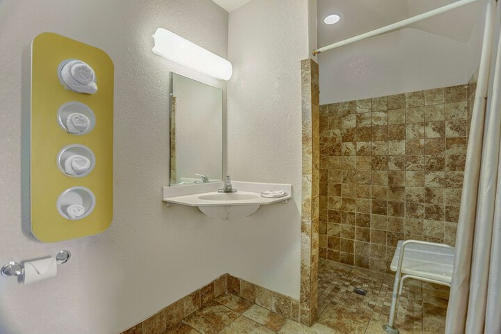 Room 15 of 24