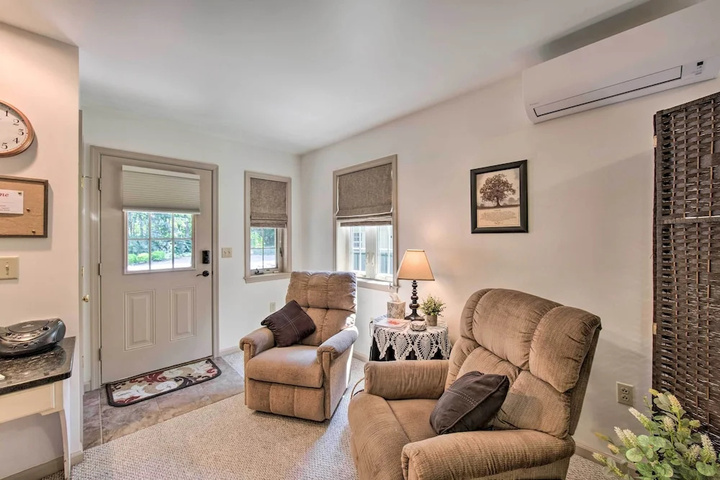 Cozy garden Room in Welsh Mountain Suites!