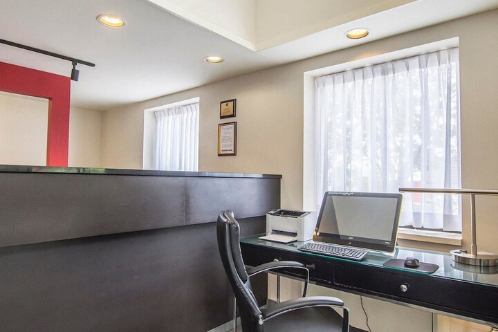 Business Center 26 of 26