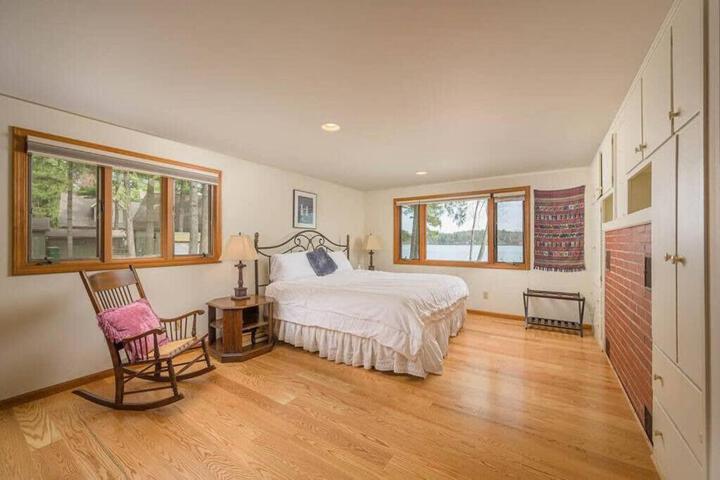 Lake House Family Vacation - Sleeps 12 Dock Kayaks Paddle Boards