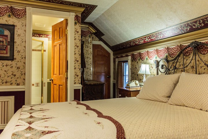 Room 182 of 223