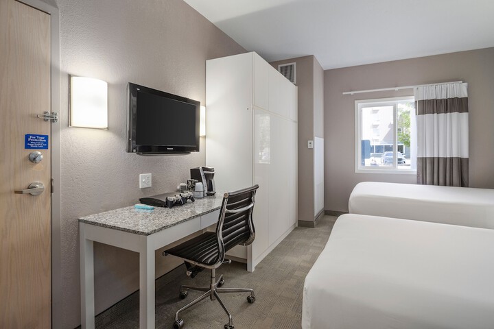 Room 22 of 34