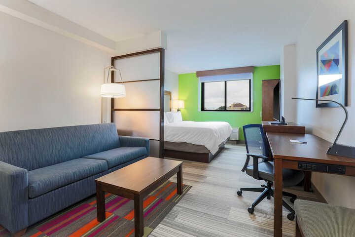 Room 12 of 38