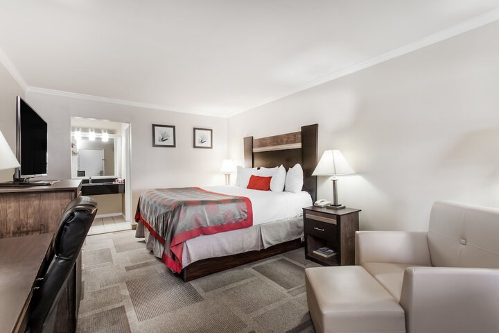 Room 8 of 30